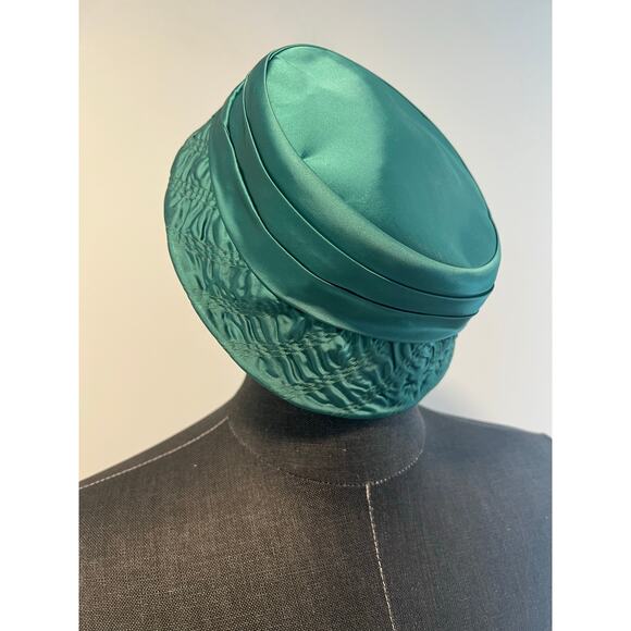 Vintage 1950s-60s Bucket Hat Green Satin Cocktail Garden Party JL - Picture 2 of 7